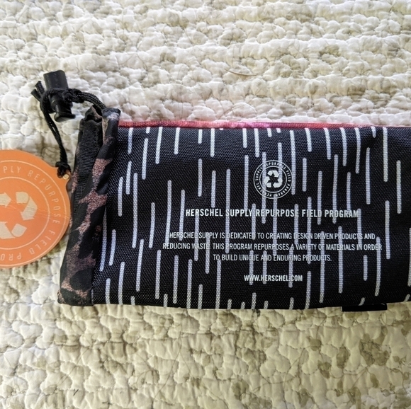 𝅺nwt The Herschel Supply Company Sunglasses Case Multi Color - Picture 2 of 3